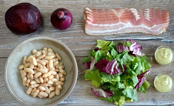 salata-z-wedzonym-boczkiem-burakiem-i-fasola